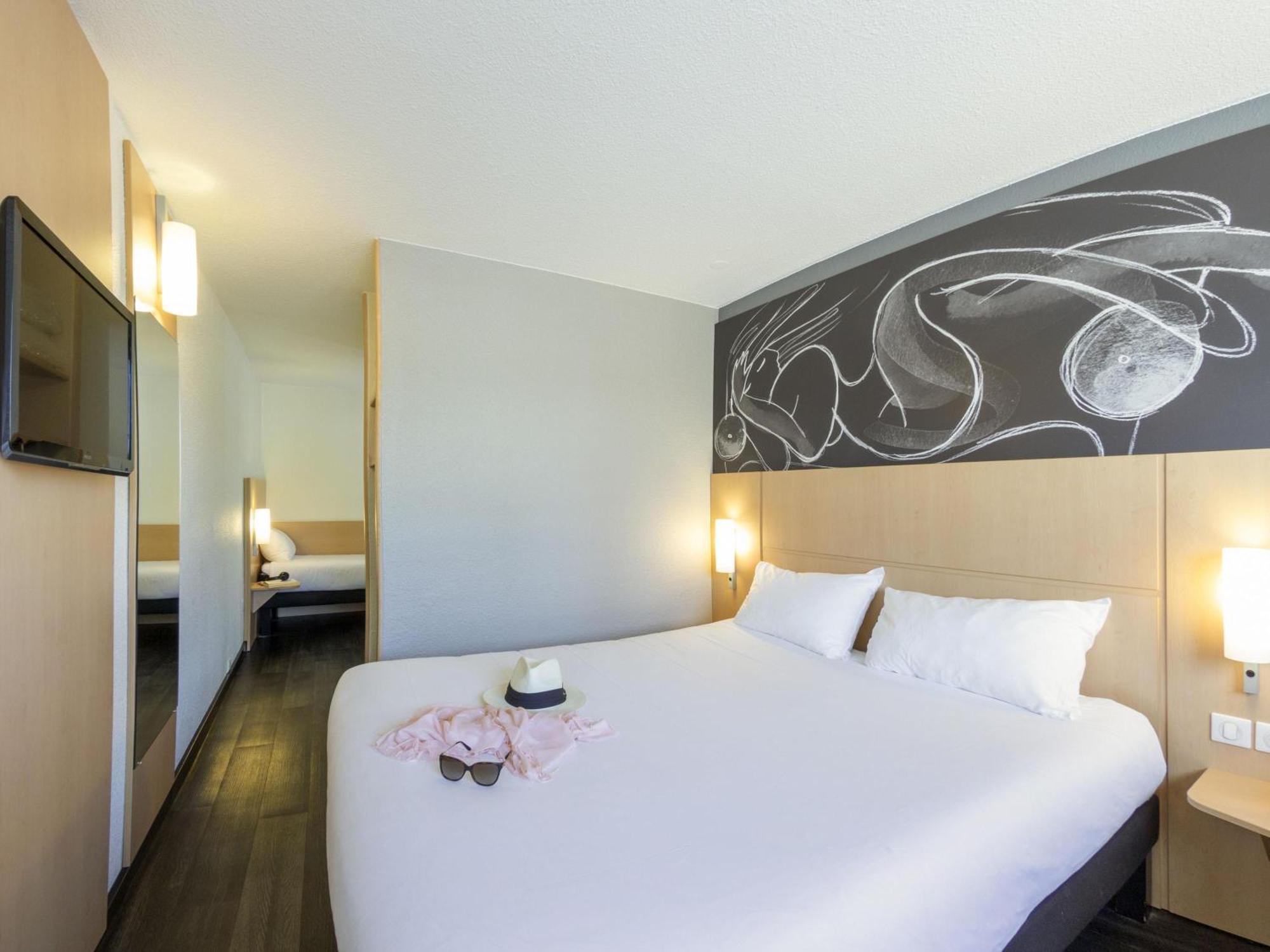 Standard Room One Double Bed One Single Bed,1731391615:JPEG