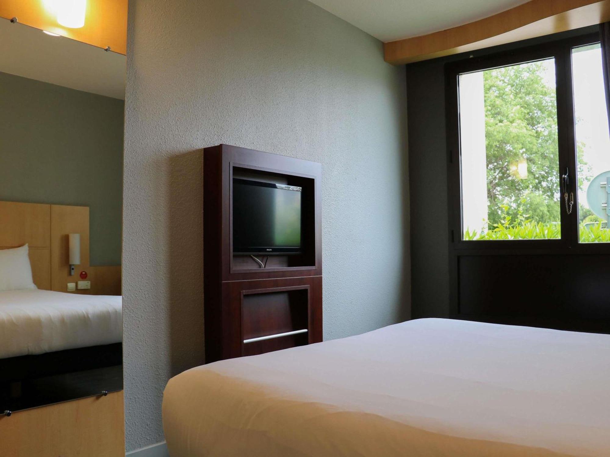 Standard Double Room Mobility Accessible