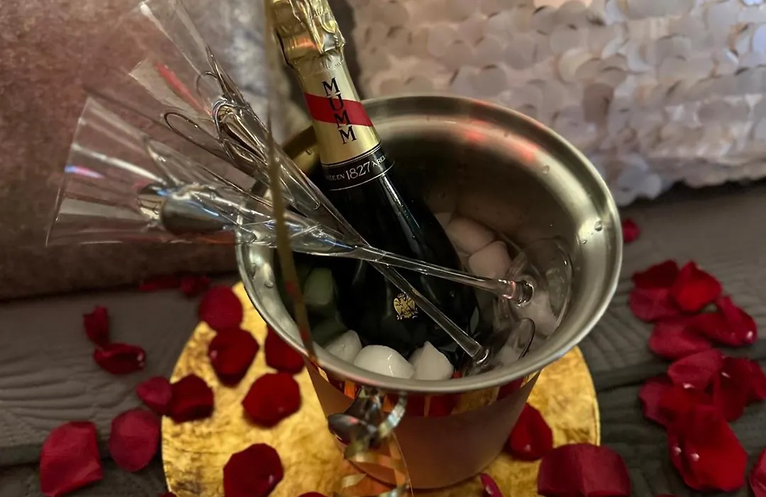 Mas Hinaiti - Suite Romantique Avec Spa Et Ecran Geant De Cinema-1