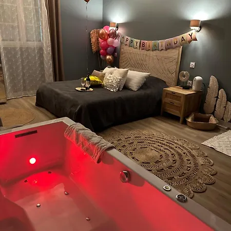 Mas Hinaiti - Suite Romantique Avec Spa Et Ecran Geant De Cinema-3